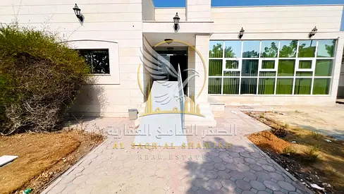فيلا تجارية للإيجار في القادسية الشارقة مساحة واسعة ومناسبة لمختلف الأنشطة التجارية