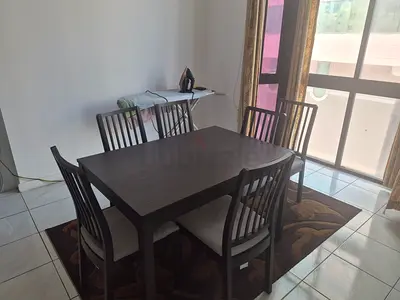 Dark wood 6-seater dining table with chairs - Excellent condition