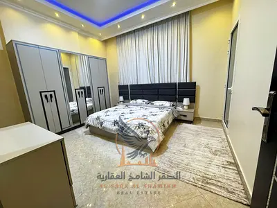 للايجار الشهري بعجمان شقه مفروشه ثلاث غرف وصاله فرش راقي موقع ممتاز