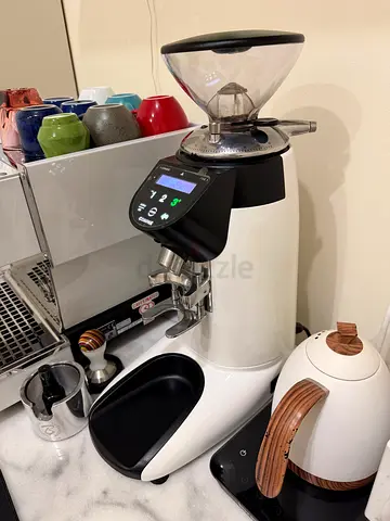 Coffee grinder and espresso accessories set — used, good condition