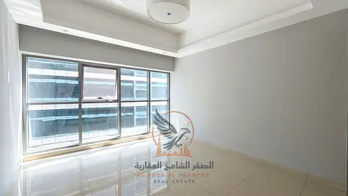 شقة غرفة وصالة موقع متميز للإيجار السنوي في عجمان برج غلفا على شارع خليفة