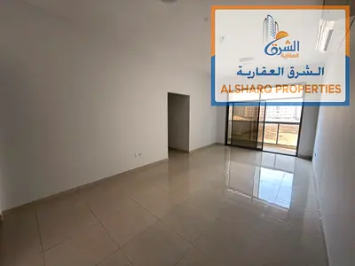 فرصة مميزة للسكن في شقة غرفتين وصالة بمنطقة الجرف 3 في عجمان، بالقرب من السوق الصيني ومركز القبائل، بمساحات كبيرة