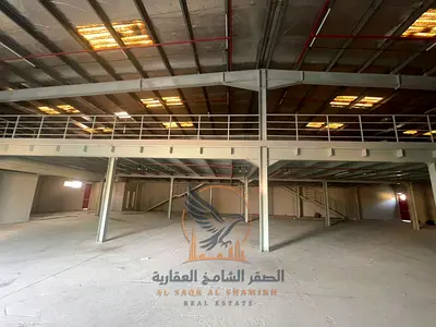 مستودع للإيجار في الجرف الصناعية 2 – 11,445 قدم² – أرضي وميزانين