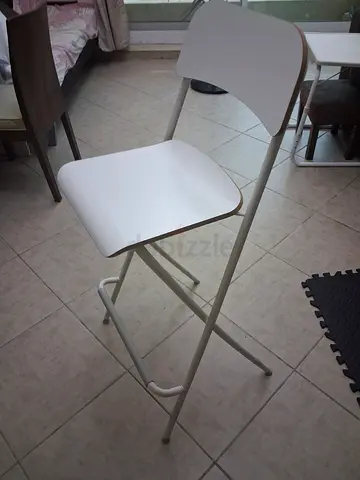Set of 2 white bar stools with backrest - light used