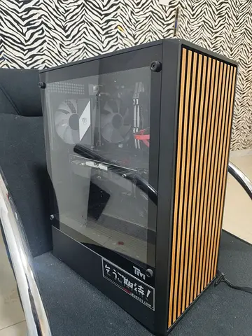 Custom Gaming Desktop PC with Tempered Glass Side Panel