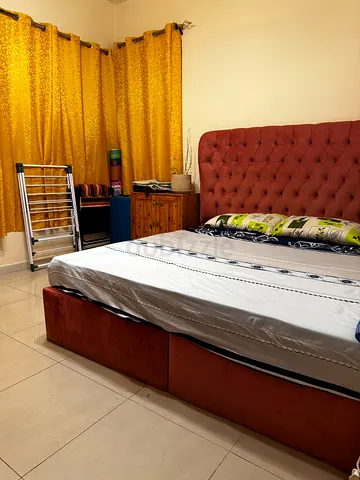 Queen upholstered storage bed with tufted headboard - good condition