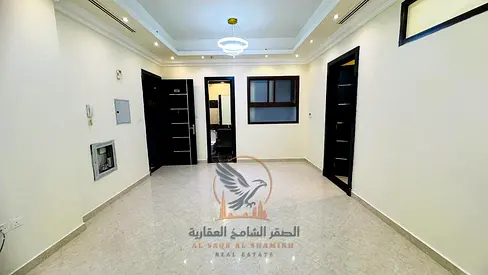 شقة ثلاث غرف وصالة للإيجار السنوي بتشطيب راق وتكييف مركزي وثلاثة حمامات مع باركن خاص بموقع استراتيجي وحيوي وجاهزة تماما للسكن الفوري