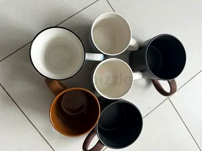 Various Kitchen Items including plates, bowls, glasses. pickup Warsan 4