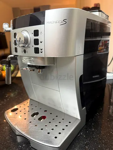 De'Longhi Magnifica S Espresso Coffee Machine - Good Condition (original price 1250AED)