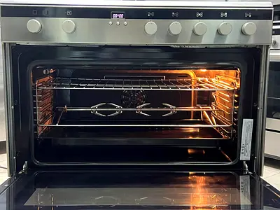 Siemens brand cooker electric size 90by60cm 5 burnal very good condition and everything ok 1450