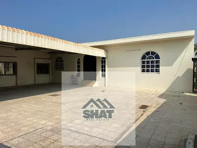For rent A traditional Arabic house in Al Hazana - Sharjah.
