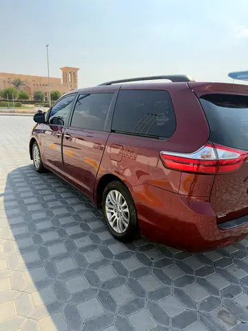 Toyota Sienna XLE 2015 American Specs