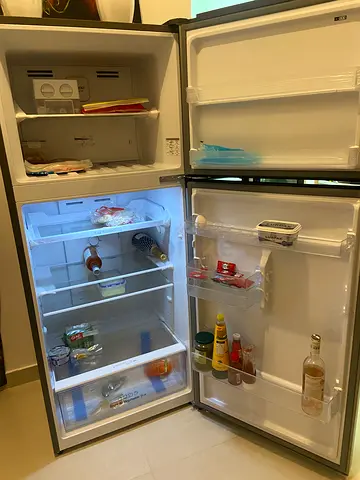 Fridge: 375 Liter Hisense fridge - LIKE NEW!
