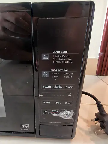 LG - Black Countertop Microwave - Auto Cook & Defrost Functions