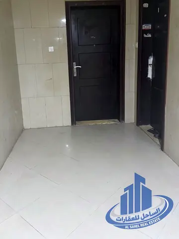 شقة غرفتين وصالة للإيجار في أم القيوين | 30,000 درهم سنوياً