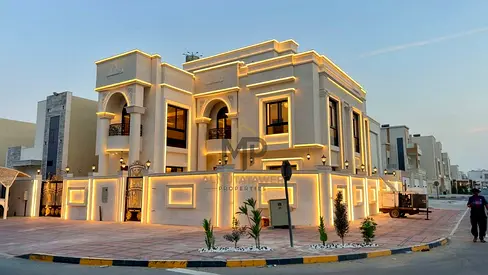 فيلا كورنر فاخرة مع مسبح خاص للبيع، موقع مميز وخصوصية عالية، تصميم راقٍ ومساحات واسعة، شاملة رسوم التسجيل والتمليك، فرصة مثالية للسكن العائلي والاس