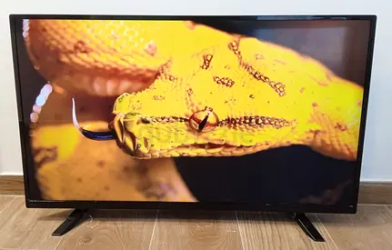 Geepas 40" inch Smart Android LED TV - Good Working Condition