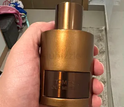 Tomford Oud Mineral juat used twice 350 Dhs