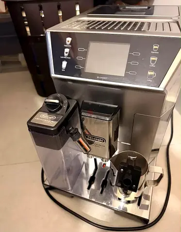 DeLonghi Automatic Coffee & Espresso Machine with Milk Frother - Good Condition