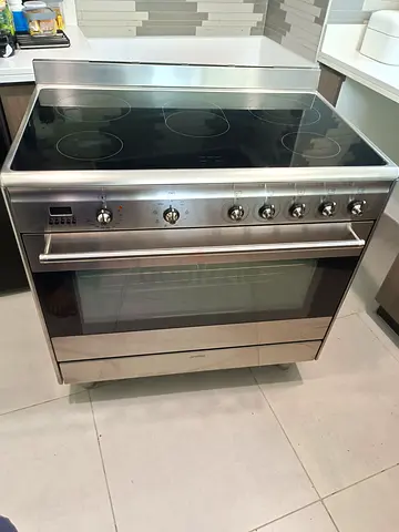 Smeg Latest Model Electric Ceramic Cooker 90cm
