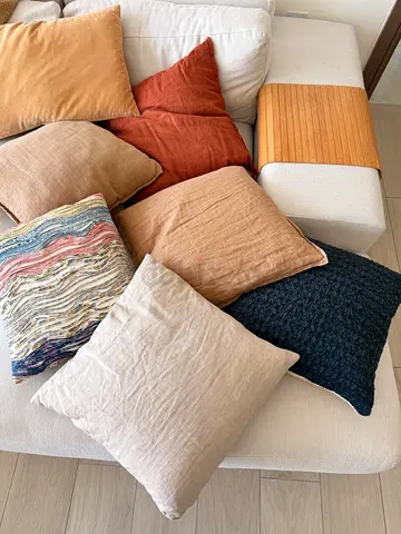 8 Cushions / Throw Pillows (linen & cotton, mixed colours)