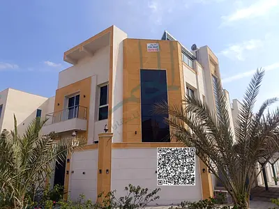 The villa comes in pristine condition: 5 bedrooms and 7 bathrooms 2 majlish Maid room and bathroom Modern kitchen with central island Outside stora
