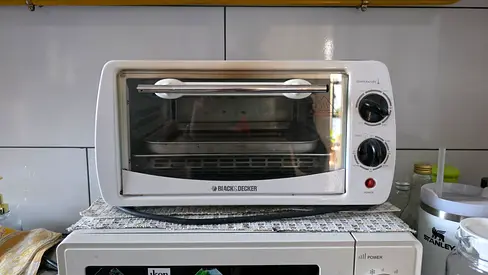 Black & Decker Countertop Toaster Oven - Good Working Condition