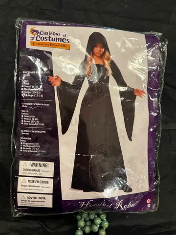 Dress up clothes age 5/6, Halloween age 8/10