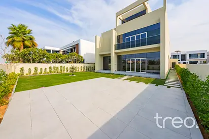 Custom Built | Single Row | 6 Bed | Vacant