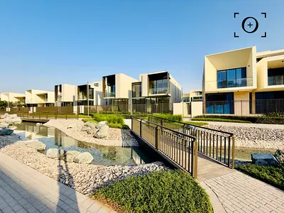 5 BR Villa - On the Urban River – Walk to Park