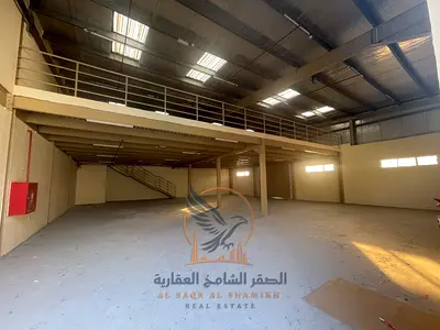 مستودع بميزانين ومساحة 5,967 قدم في الجرف 2