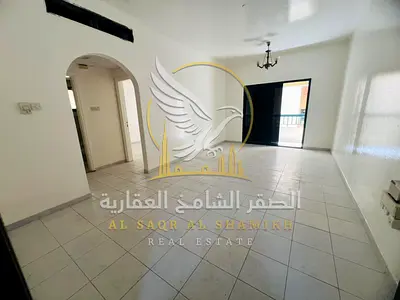 غرفة وصالة للإيجار في القليعة الشارقة بالقرب من الكورنيش ونادي السيدات بمساحة واسعة وبلكونة تكيف مركزي