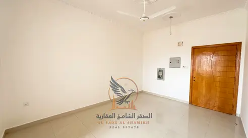 فرصة ذهبية لاستئجار استوديو مناسب للموظفين والعزاب بإيجار سنوي مناسب وموقع عملي قريب من الأسواق والخدمات، خيار جيد للسكن في عجمان بكل سهولة