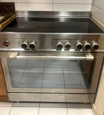 Technogas Electric cooker with 5 hobs with oven ,grill and rotisserie
