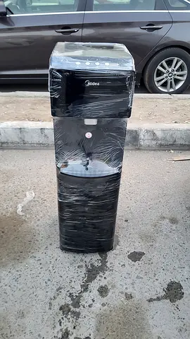 Bottom load water dispenser