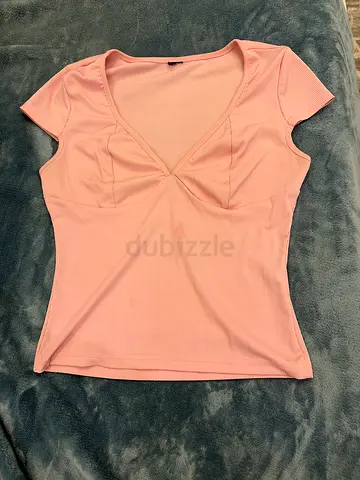 Light pink fitted short-sleeve women's top,