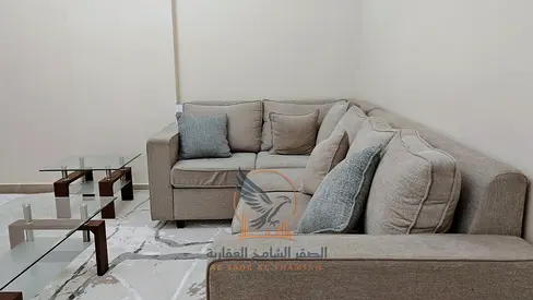 شقة مفروشة 3 غرف وصالة في الروضة 3 عجمان، فرش جديد، شاملة الفواتير والإنترنت.