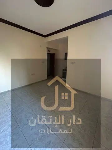 فرصة ذهبية للإيجار |ستديو مطبخ منفصل منطقه النباعه   موقع استراتيجي ممتاز قريب من جميع الخدمات والمواصلات.  المميزات: - موقف سيارات مجاني - التكييف عل