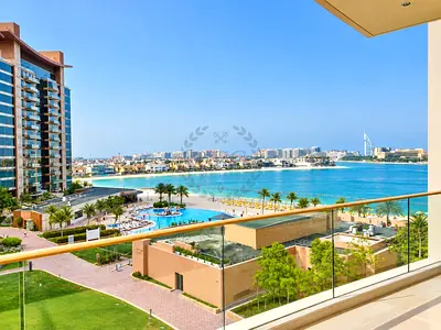 Bright & Spacious 1BR | Beach Access| White goods