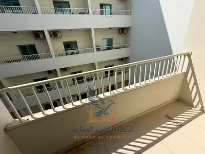 استديو للايجار مع  باركن  وبلكونه  وجيم ومسبح علي مخرج دبي في موقع مثالي  قريب من كل الخدمات