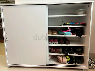White shoe cabinet with 2 sliding doors and 6 rows
