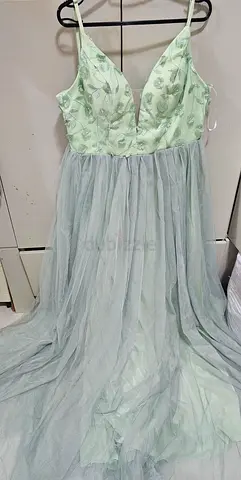 Light Green Tulle evening gown, size approx M/L, brand new condition