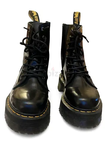 Dr. Martens Jadon Platform - UK 7 / EU 41 - BRAND NEW Never Worn