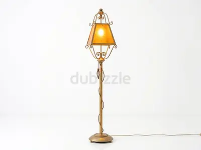 Rare 1920s-Style Spanish Revival Wrought Iron Floor Lamp with amber Mica shade (185 cm H, 40 kgs)