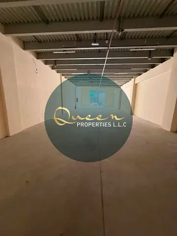 مستودع للإيجار في الجرف الصناعية 3 عجمان مساحة 2300 قدم أرضي و1611 قدم ميزانين مع ميزانين اثنين وكهرباء 20 كيلو وإيجار سنوي 170 ألف درهم