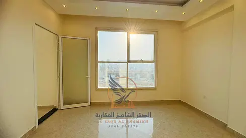 شقة غرفتين وصالة للإيجار | الروضة 3 عجمان | تشطيب راقي | بلكون | باركن خاص