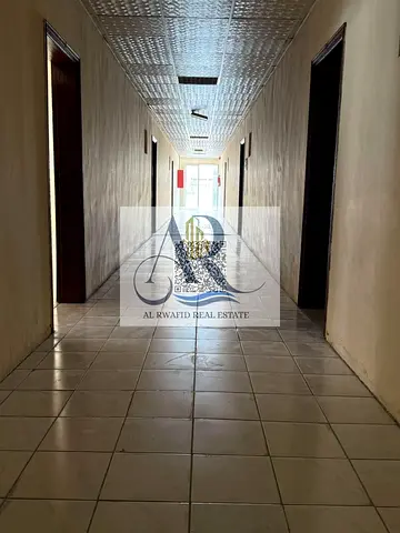 🏢✨ فرصة مميزة للسكن العمالي – الصناعية 10 ✨🏢 📍 الموقع: الصناعية 10 🏗️ نظام المبنى: أرضي + أول (G+1) 🏢 عدد البلوكات: 4 بلوكات