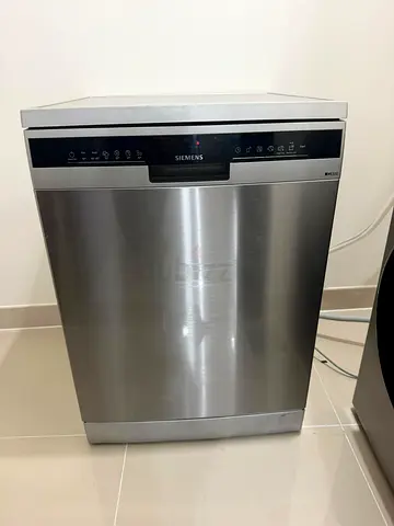 Siemens iq300 Dishwasher three racks freestanding excellent condition