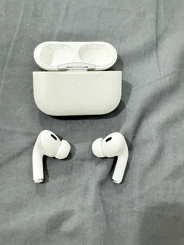 Used white wireless Airpods pro 2 with charging case and magsafe charging