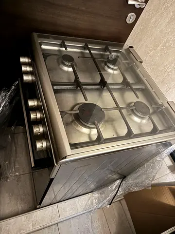 Stainless Steel 4-Burner Gas Cooker / Stove - Good Condition